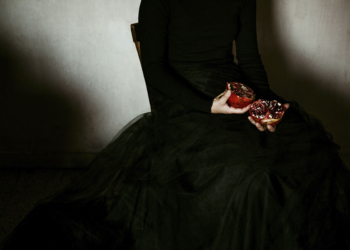 © Ilaria Sagaria, Piena di grazia, Melagrana, 2018. Cortesia Alessia Paladini Gallery Milano