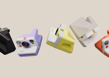 La terza generazione della fotocamera a sviluppo istantaneo Polaroid nelle cinque inedite colorazioni disponibili per il mercato italiano.