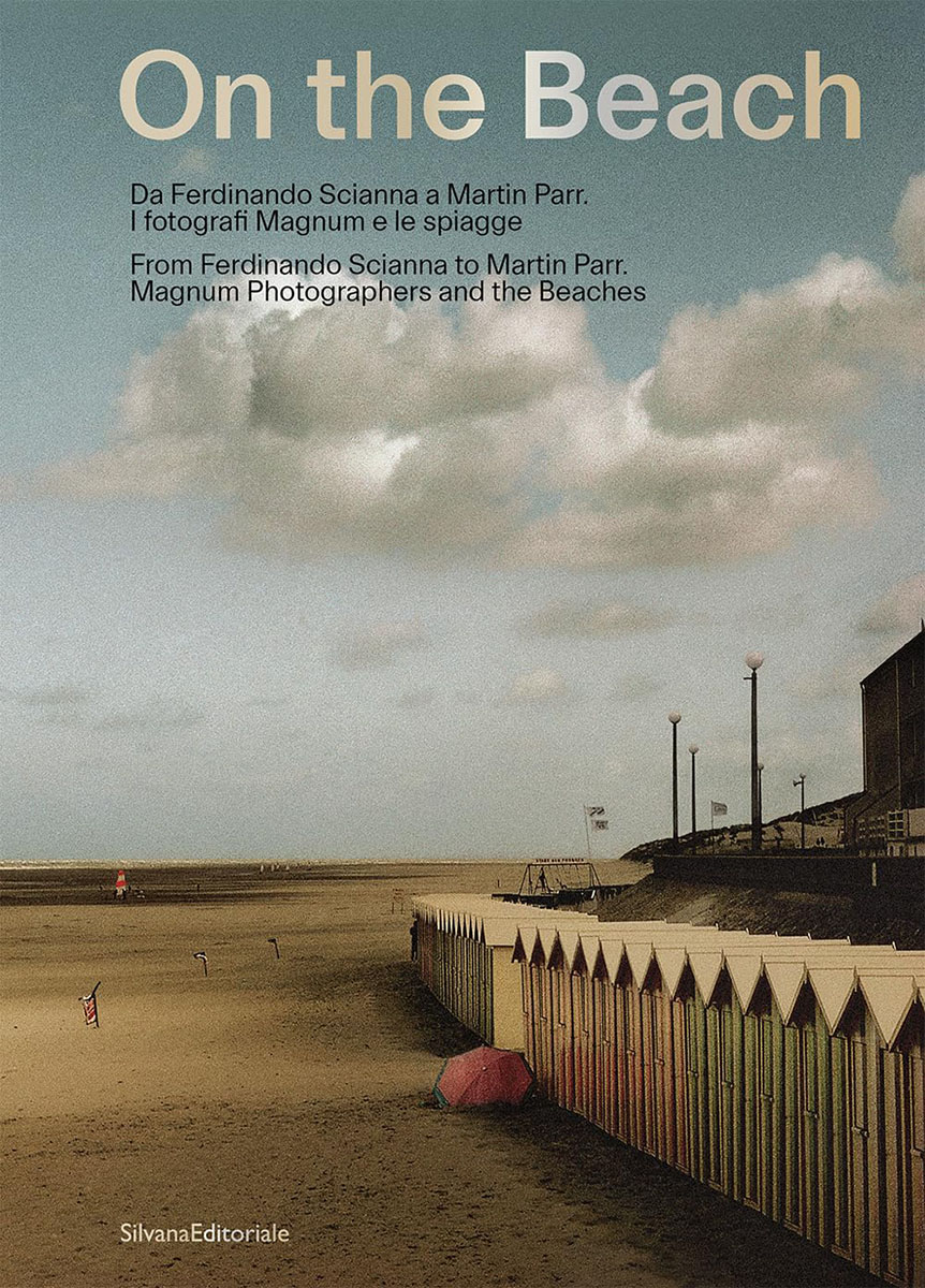 Copertina libro On the Beach Fotografi Magnum Silvana Editoriale