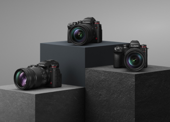 La seconda generazione della gamma S1 di Lumix al completo. In alto la nuova S1II con sensore parzialmente stacked, a sinistra la S1IIE con il CMOS da 24MP della S5II e a destra la S1RII con sensore da 44MP.