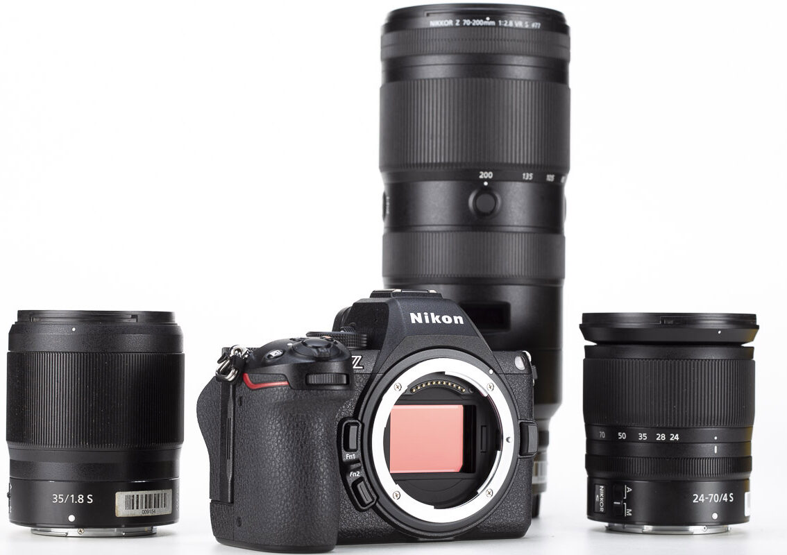 Foto della Nikon Z5II con alcune ottiche.