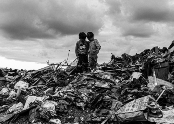 Piero Corvo Roma progetto fotografico campo rom Giugliano