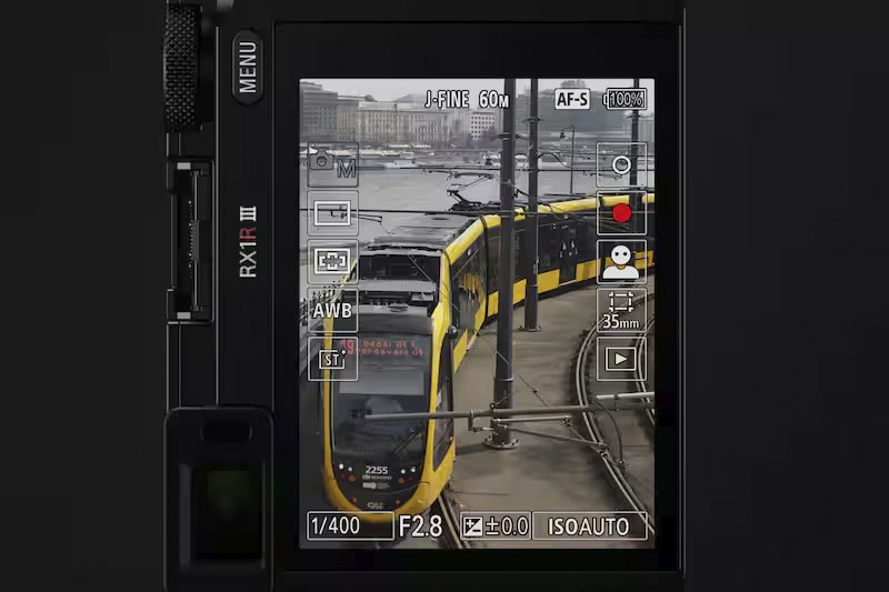 Sony RX1R III monitor smart