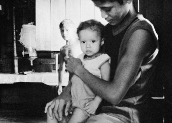 The Enchanted Ones © Stephanie Pommez / Kehrer Verlag libro fotografico levatrici Amazzonia