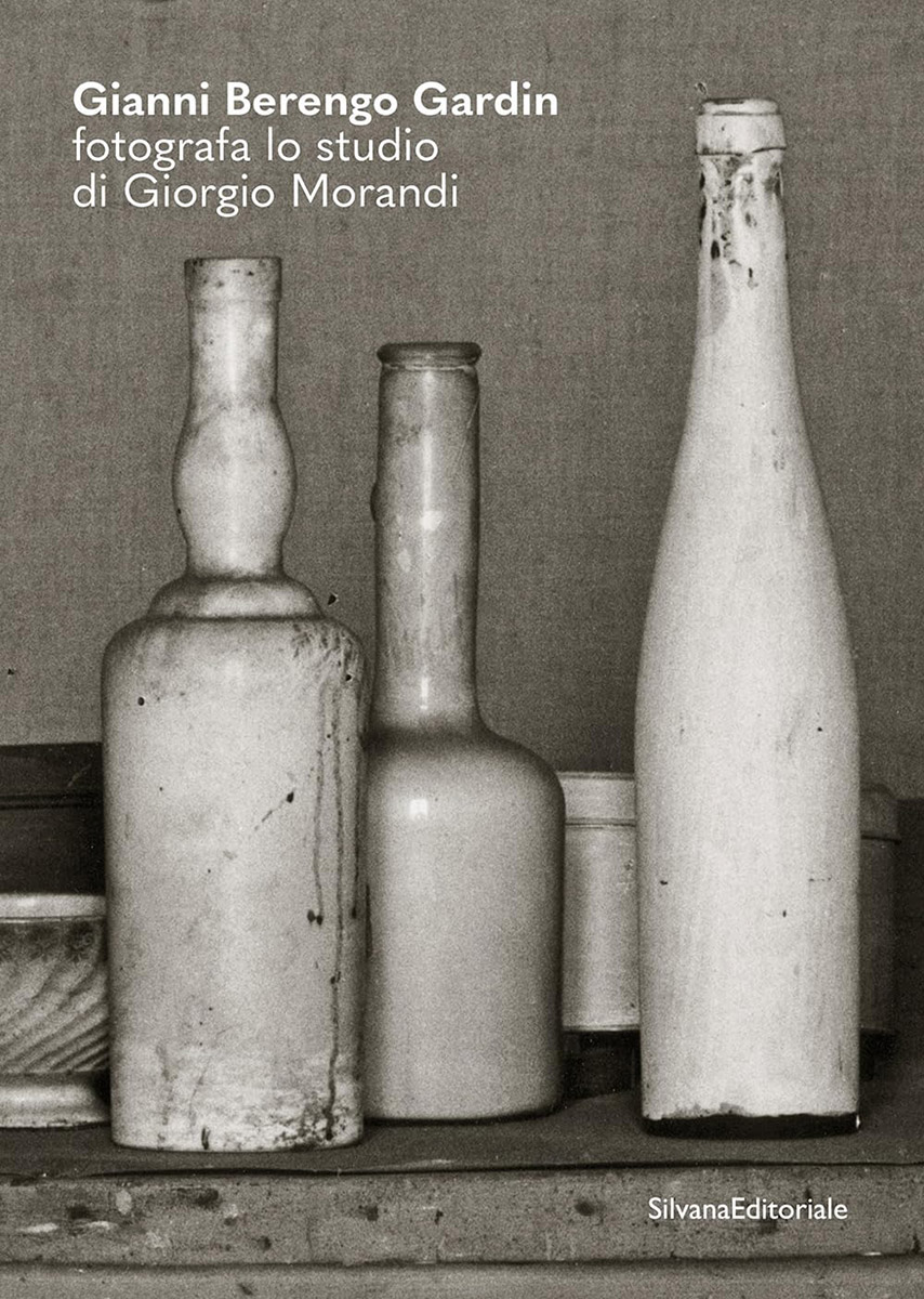 copertina catalogo Gianni Berengo Gardin fotografa lo studio di Giorgio Morandi Silvana Editoriale