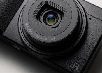 Ricoh GR IV: evoluzione mirata a caro prezzo. Ora è la GR III il vero affare