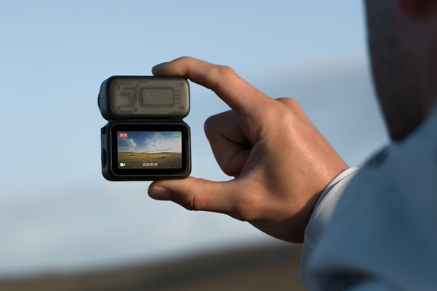 Il Dock Vision può essere montato in entrambe le direzioni, facilitando sia le riprese in soggettiva sia le inquadrature in stile selfie/vlog.
