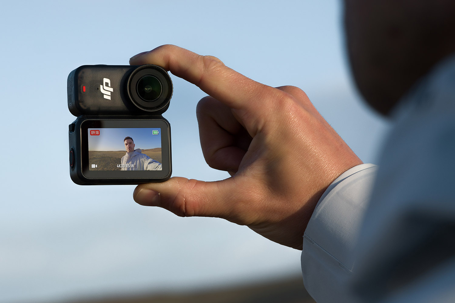 Il Dock Vision può essere montato in entrambe le direzioni, facilitando sia le riprese in soggettiva sia le inquadrature in stile selfie/vlog.