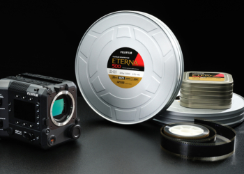 La Fujifilm GFX Eterna 55 costa 16.409 euro. Un chiaro indizio di come questa macchina da presa sia riservata, principalmente, alle grandi produzioni cinematografiche.