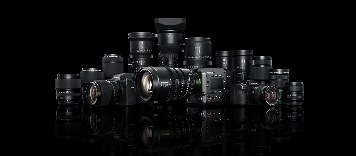 La Fujifilm GFX Eterna 55 abbinata al nuovo Fujinon GF32-90mmT3.5 PZ OIS WR, obiettivo disponibile da fine ottobre al prezzo suggerito di 4.500 euro.
