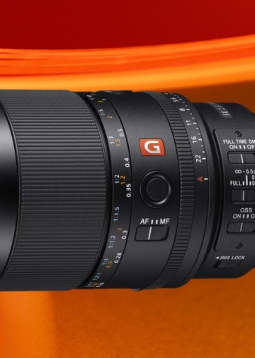 Il Sony FE 100mm f/2,8 Macro GM OSS misura 147,9x81,4mm e pesa 646g. Schema ottico complesso e struttura raffinata ne lasciano intuire le ambizioni professionali.