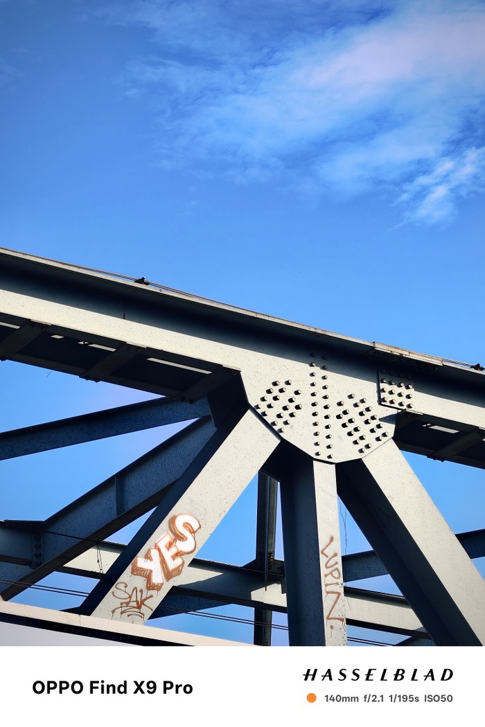 Oppo Find X9 Pro Street Photography Milano