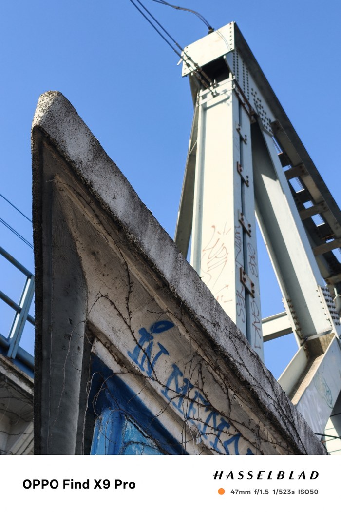 Oppo Find X9 Pro Street Photography Milano Navigli