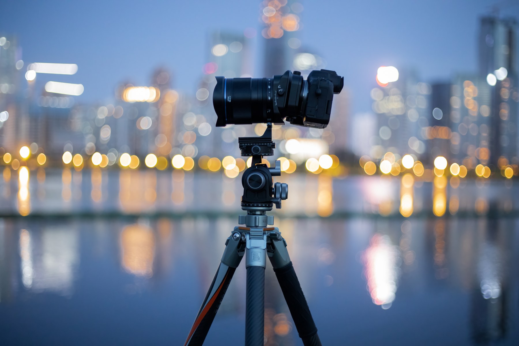 Laowa 35 mm f/2.8 Zero-D Tilt-Shift 0.5x Macro Night