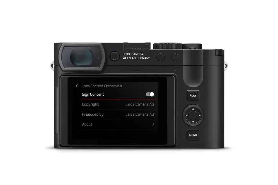 Leica Q3 Monochrom retro e display acceso