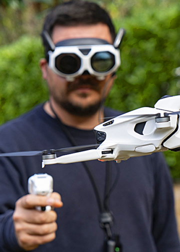 Antigravity A1, un solo volo per infiniti punti di vista: quanto è facile pilotare, riprendere e montare con il primo drone 360°