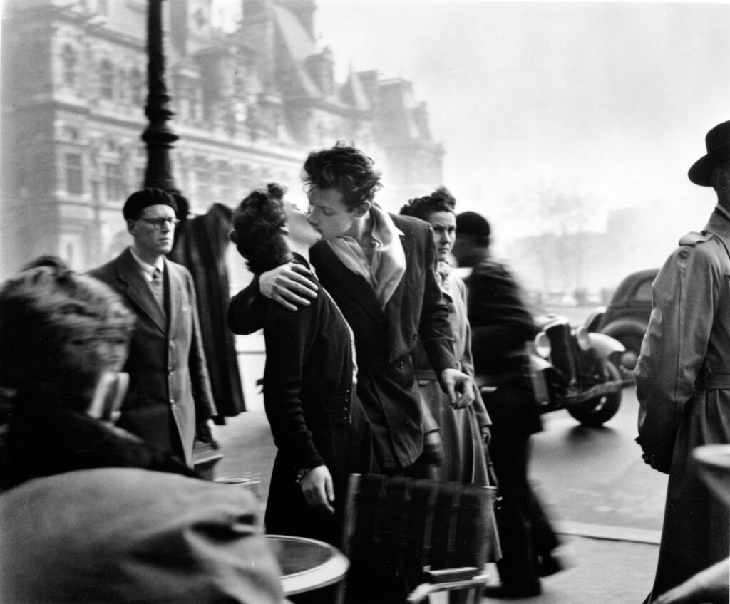 Le baiser de l’Hôtel de Ville, 1950. © Atelier Robert Doisneau