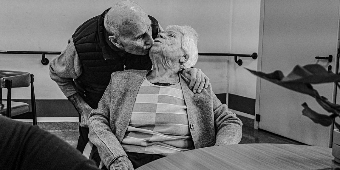 NON DIMENTICARTI. L’esperienza di Sacra Famiglia e la cura dell’Alzheimer mostra fotografica Milano