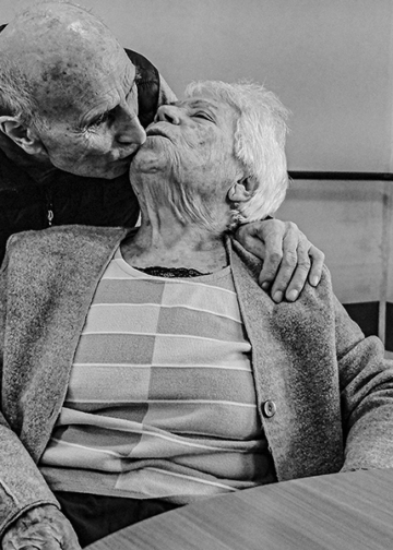 NON DIMENTICARTI. L’esperienza di Sacra Famiglia e la cura dell’Alzheimer mostra fotografica Milano