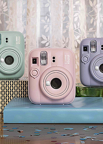 Fujifilm Instax Mini 13: l’evoluzione punta su Dual Timer, esposizione ottimizzata e scansioni AI