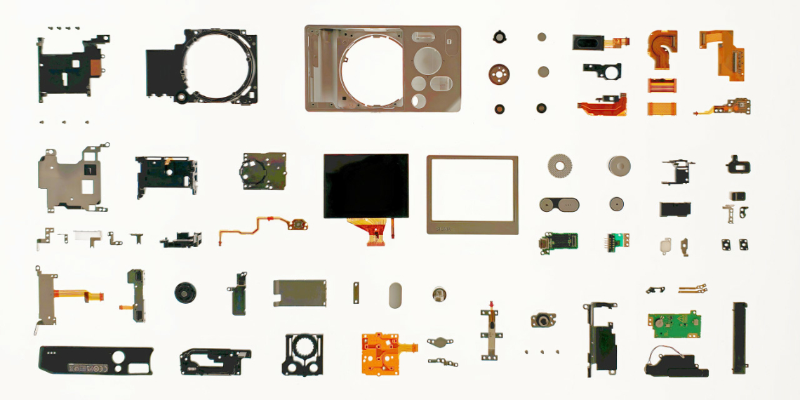 "Ogni parte racconta il tutto": questo il filo rosso dell'esposizione di Sigma nello showroom temporaneo alla Milano Design Week.