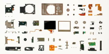 "Ogni parte racconta il tutto": questo il filo rosso dell'esposizione di Sigma nello showroom temporaneo alla Milano Design Week.