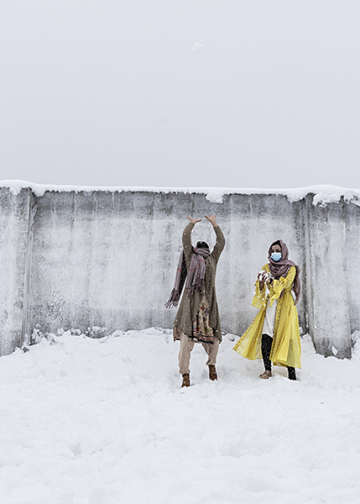 Fotografie dall’Afghanistan: Cinzia Canneri ritrae le donne dove il tempo si è fermato