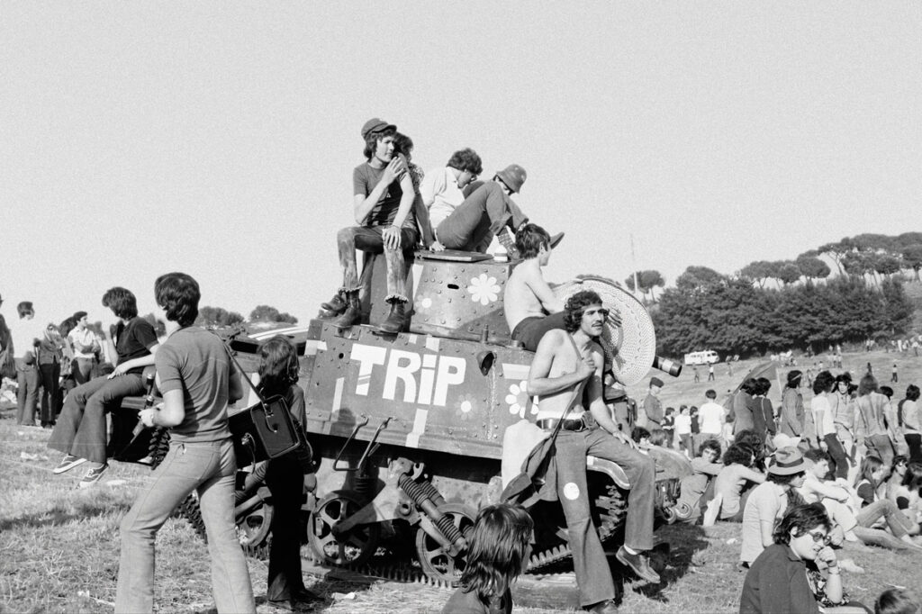 Tank Trip Roma, Villa Pamphili, 1972. © Giovanni Coccia