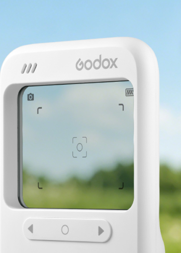 Godox C100: una fotocamera con display trasparente o un esposimetro tascabile per chi scatta a pellicola?