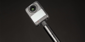 DJI rinnova la sua action camera a 360° e presenta la Osmo 360 II: tra le novità subito visibili gli obiettivi sostituibili in caso di danneggiamento.