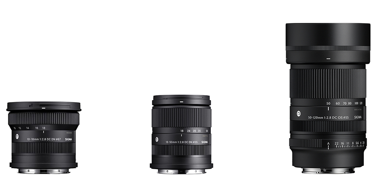 In questo carosello di immagini mettiamo a confronto il terzetto di zoom f/2,8 per APS-C (10-18mm, 18-50mm e 50-120mm) con una configurazione equivalente per full frame (14-24mm, 24-70mm e 70-200mm F2.8). Nel primo caso il peso complessivo raggiunge 935g, nel secondo l'ago della bilancia si ferma oltre quota 2,8kg  (2.865g per l'esattezza). Un risparmio di quasi 2kg a vantaggio di chi sceglie di lavorare con un sistema APS-C senza rinunciare all'apertura costante f/2,8 (pari a f/4  in termini di PDC).