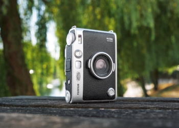 Fujifilm instax mini Evo 2: l’evoluzione ibrida che unisce fotografia digitale, video e stampa analogica