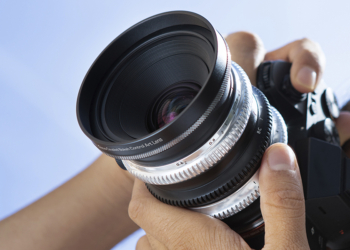 Joseph Petzval Métamorphose 35 f/1.8: il grandangolo a “geometria variabile” che fa girare la testa
